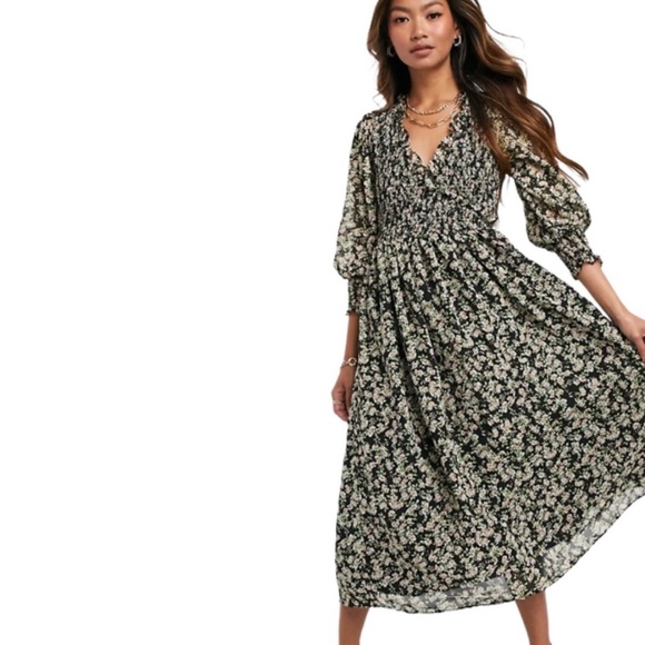 ASOS DESIGN shirred midi dress in ditsy floral print - Picture 4 of 16